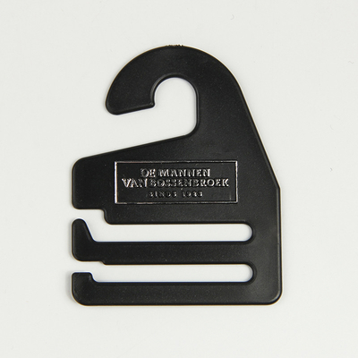 شعار مخصص أسود PP / PE معلقات ربطة عنق بلاستيكية 6 * 9cm حجم